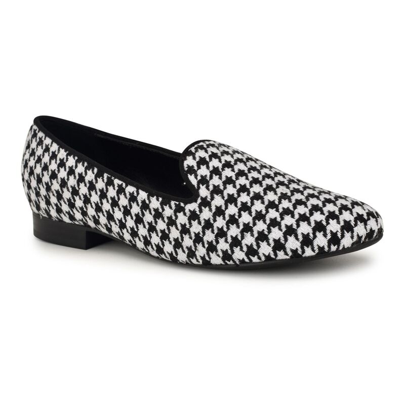 ナインウェスト レディース シューズ スリッポン・ローファー Nine West Renold Women's Round Toe Flat Slip-On Loafers Black White Print ホワイト