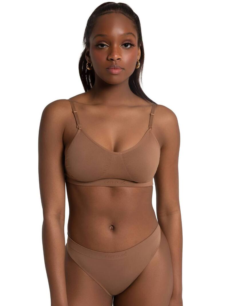カペジオ レディース アンダー御召しもの ブラ Capezio Seamless Clear Back Bra Mocha モカ