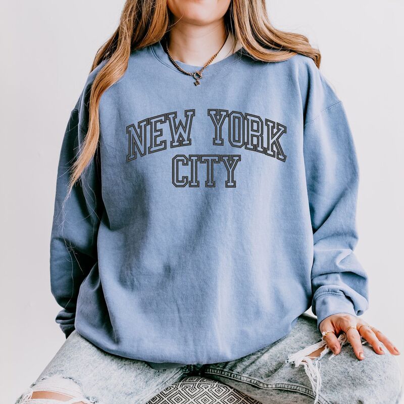 Simply Sage Market レディース トップス プルオーバー 汗水 刺しゅう Simply Sage Market Embroidered New York Varsity Lightweight Garment Dyed Sweatshirt Blue Jean 青色