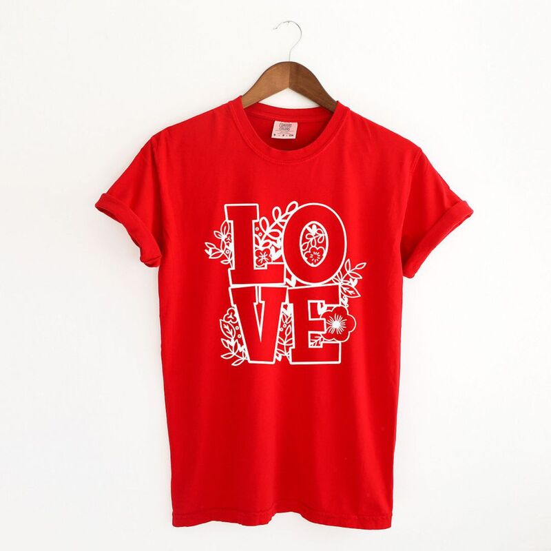 Simply Sage Market レディース トップス ティーシャツ お花柄 お花 Simply Sage Market Love Floral Garment Dyed Tees Red 赤いこと レディースファッション-Tシャツ・カットソー