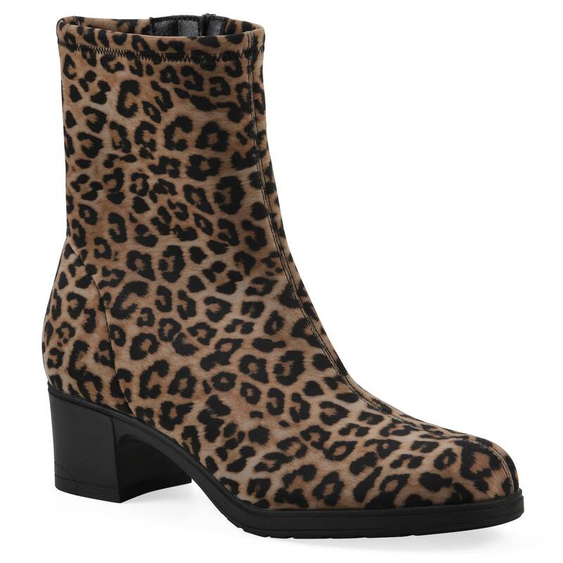 クリフバイホワイトマウンテン レディース シューズ ブーツ・レインブーツ アンクル ヒール Cliffs by White Mountain Huda Women Block Heel Ankle Boots Tan Leopard Fabric タン