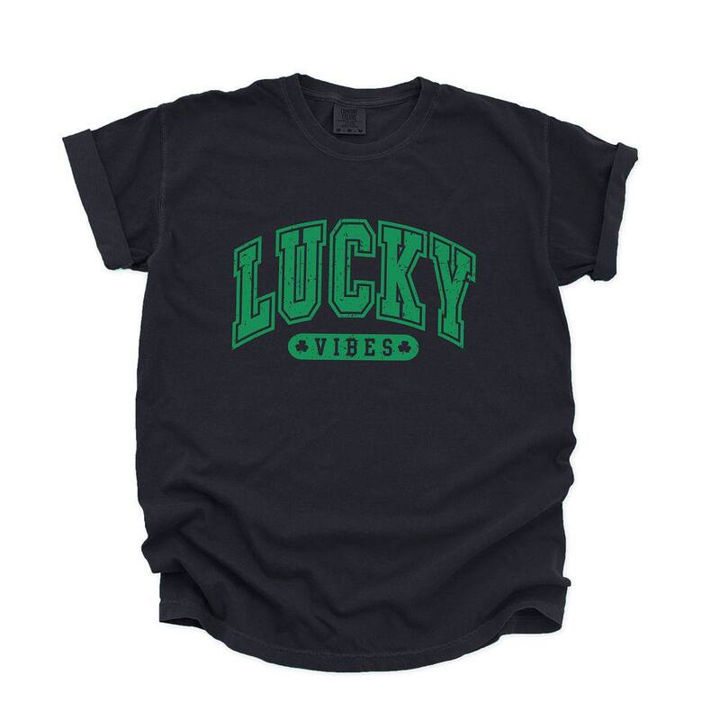 Simply Sage Market レディース トップス ティーシャツ Simply Sage Market Lucky Vibes Distressed Garment Dyed Tees Black 黒いこと レディースファッション-Tシャツ・カットソー