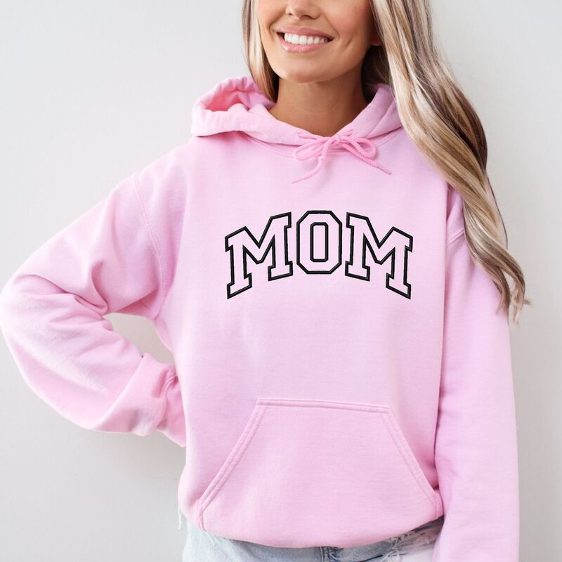 Simply Sage Market レディース トップス プルオーバー 刺しゅう パーカー グラフィック Simply Sage Market Embroidered Mom Varsity Outline - Women\u0027s Graphic Hoodie Light Pink サクラ色