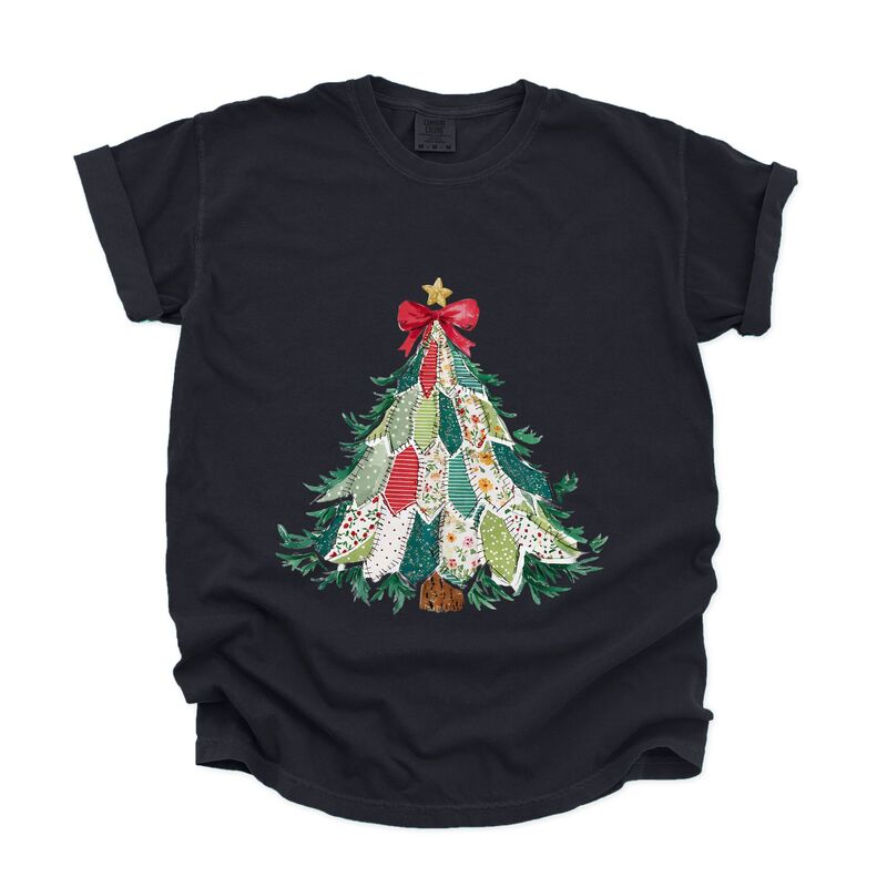 Simply Sage Market レディース トップス ティーシャツ グラフィック Simply Sage Market Christmas Tree Stitched - Women\u0027s Garment Dyed Graphic T-Shirt Black 黒いこと レディースファッション-トップス-Tシャツ・カットソー