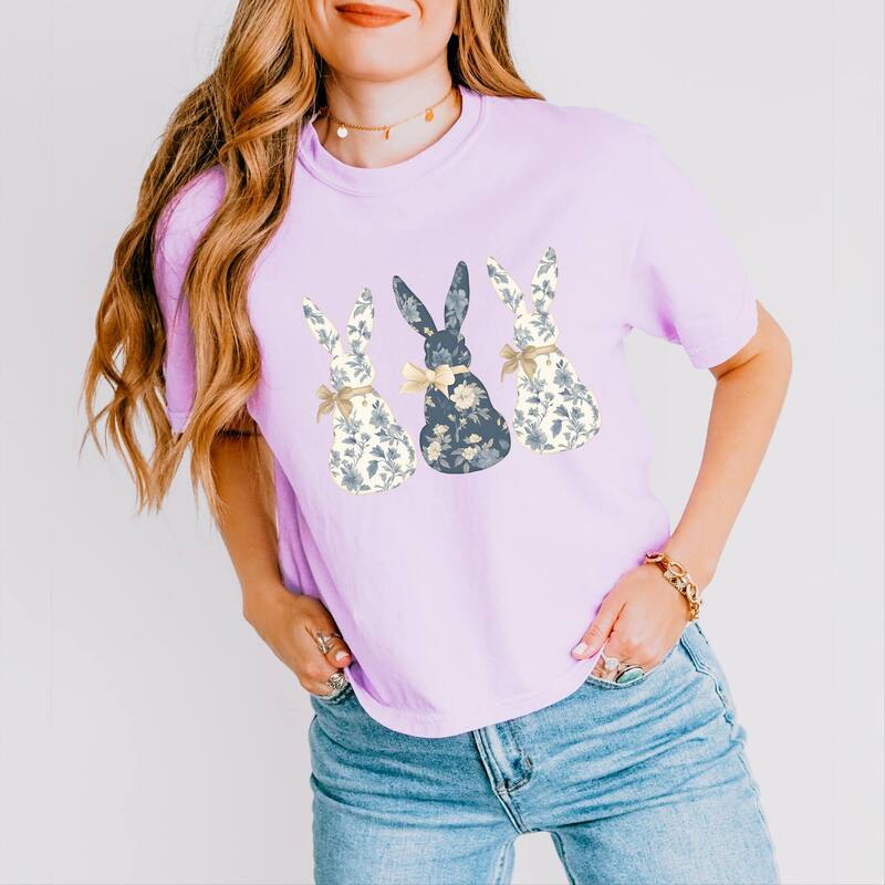 Simply Sage Market レディース トップス ティーシャツ グラフィック Simply Sage Markethree Blue Willow Bunnies - Women\u0027s Boxy Crop Top Graphic T-Shirt Orchid 青色 レディースファッション-トップス