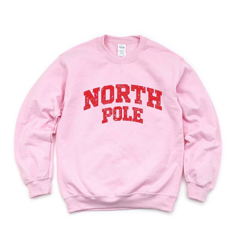Simply Sage Market レディース トップス Tシャツ スウェット グラフィック Simply Sage Market North Pole Varsity Archedistressed - Women's Graphic Sweatshirt Light Pink ピンク 11,684円