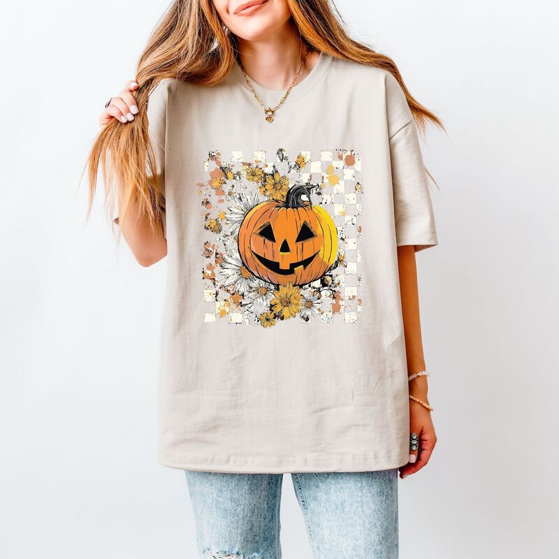 Simply Sage Market レディース トップス Tシャツ フラワー柄 フラワー Simply Sage Market Carved Pumpkin Checkered Floral - Womens Heavyweightee Dust チェック