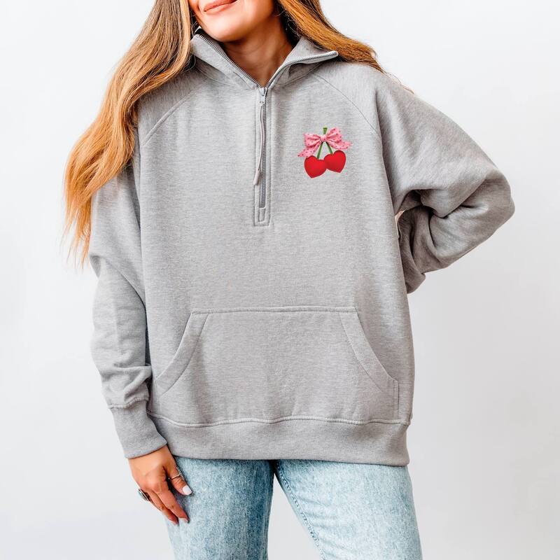 Simply Sage Market レディース トップス プルオーバー ハーフジップリント パッチワーク 汗水 フリース グラフィック Simply Sage Market Cherry Hearts Pink Bow Patchwork Print - Women\u0027s Quarter Zip Fleece Graphic Sweatshirt Heather Grey 薄墨色