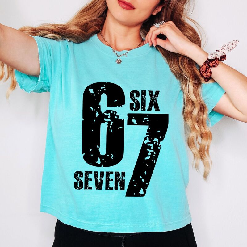 Simply Sage Market レディース トップス ティーシャツ グラフィック Simply Sage Market Six Seven Distressed - Women\u0027s Boxy Crop Top Graphic T-Shirt Chalky Mint ペパーミント Tシャツ・カットソー-トップス