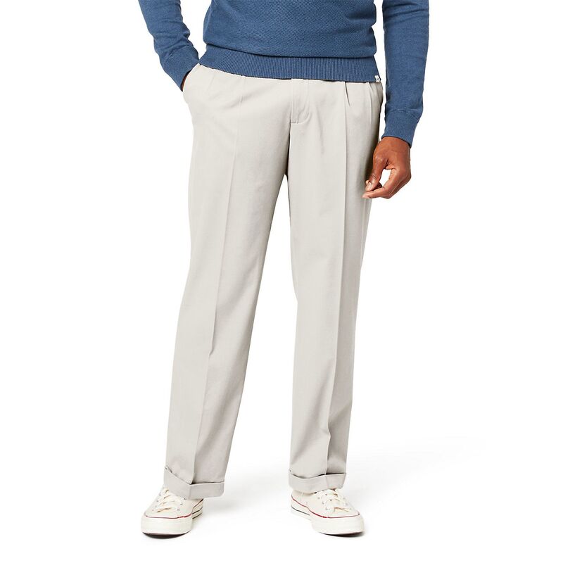 ドッカーズ メンズ ボトムス カジュアルパンツ リラックスフィット プリーツ Men\'s Dockers Relaxed Fit Comfort Stretch Pleated Cuffed Khaki Pants Porcelain Khaki カーキ