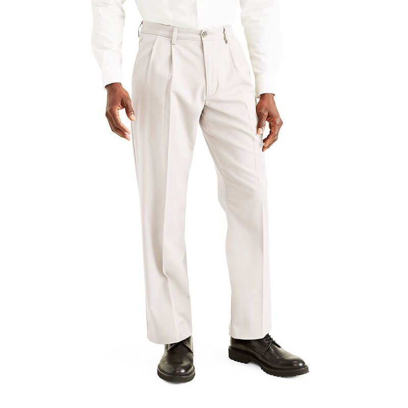 ドッカーズ メンズ ボトムス カジュアルパンツ プリーツ Men's Dockerstretch Easy Khaki Classic-Fit Pleated Pants Cloud カーキ