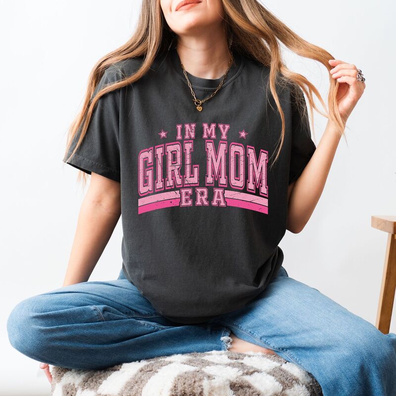 Simply Sage Market レディース トップス ティーシャツ Simply Sage Market Girl Mom Era Varsity Garment Dyed Tee Pepper サルヴィア レディースファッション-Tシャツ・カットソー
