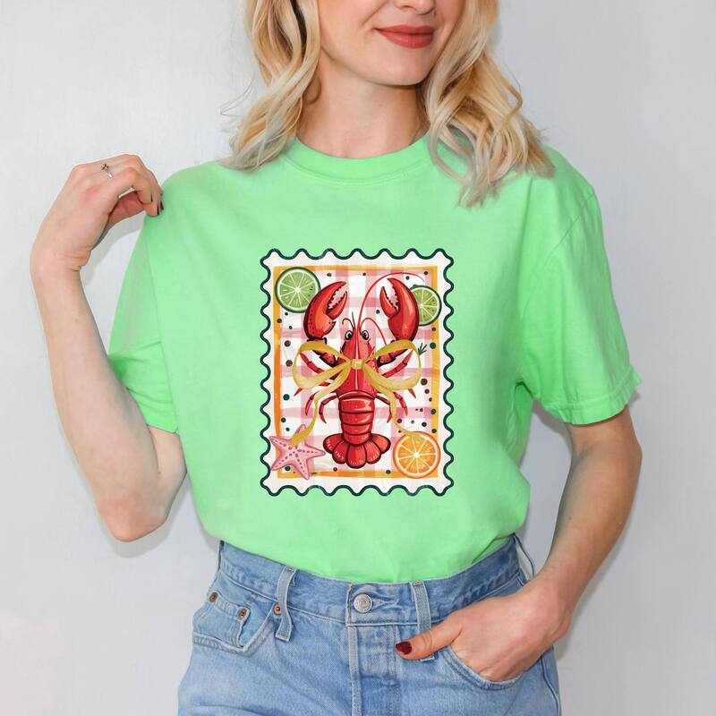 Simply Sage Market レディース トップス ティーシャツ グラフィック Simply Sage Market Lobster Stamp Checkered - Women\u0027s Garment Dyed Graphic T-Shirt Reef 照合のしるし レディースファッション-Tシャツ・カットソー