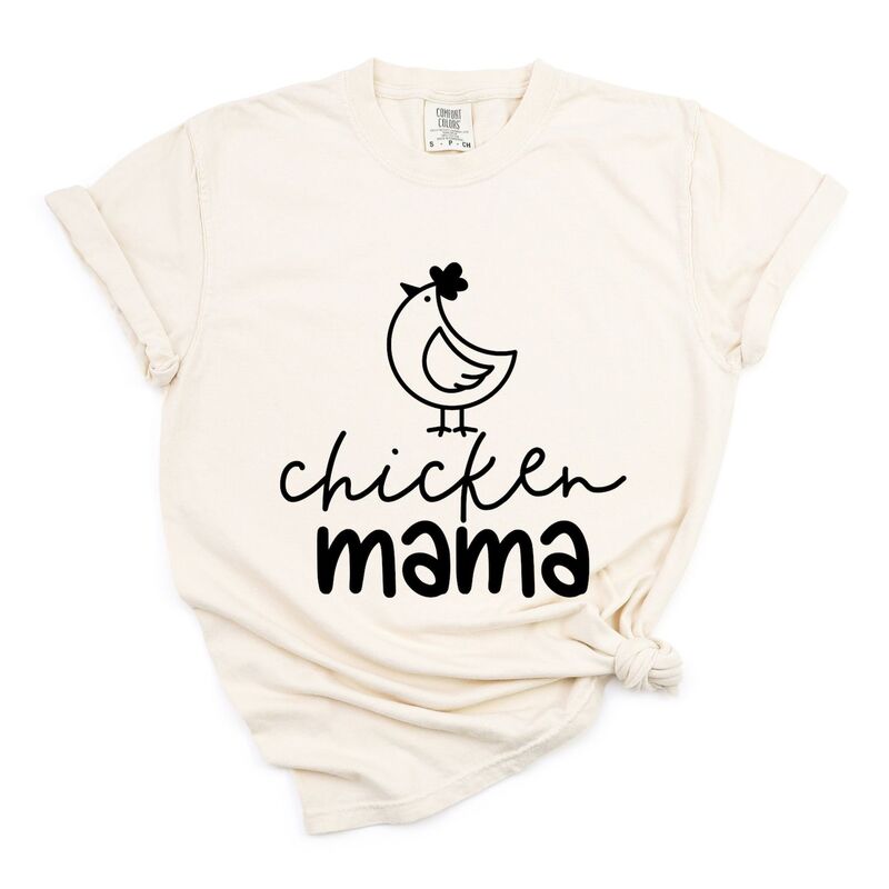 Simply Sage Market レディース トップス Tシャツ グラフィック Simply Sage Market Chicken Mama - Women's Garment Dyed Graphic T-Shirt Ivory アイボリー｜ReVida 店
