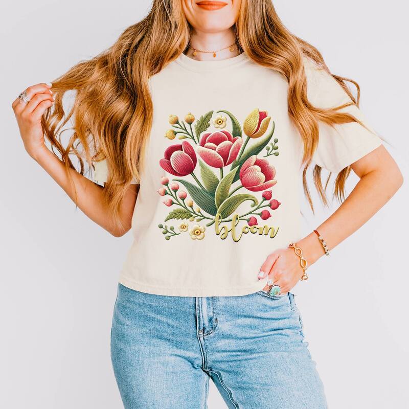 Simply Sage Market レディース トップス Tシャツ グラフィック Simply Sage Market Bloom Tulips Faux Texture - Women's Boxy Crop Top Graphic T-Shirt Ivory アイボリー
