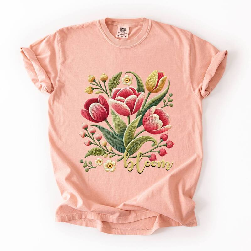 Simply Sage Market レディース トップス ティーシャツ グラフィック Simply Sage Market Bloom Tulips Faux Texture - Women\u0027s Garment Dyed Graphic T-Shirt Peachy レディースファッション-トップス-Tシャツ・カットソー