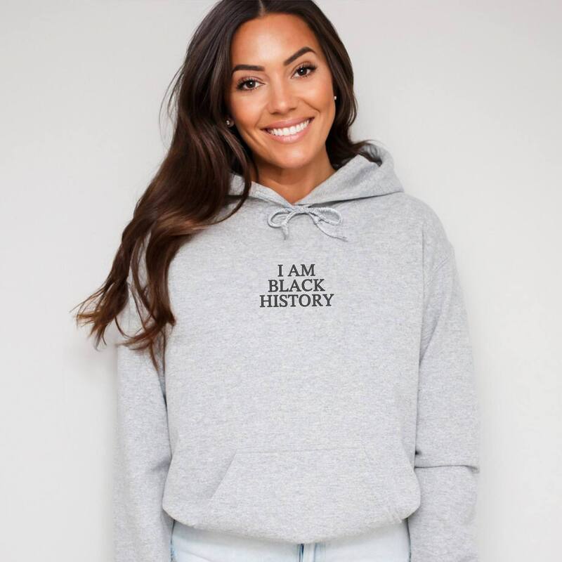 Simply Sage Market レディース トップス プルオーバー 刺しゅう パーカー グラフィック Simply Sage Market Embroidered I アメリシウム Black History - Women\u0027s Graphic Hoodie Graphite 石墨