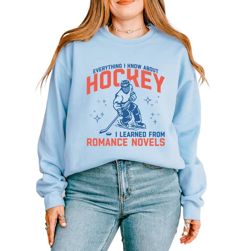 Simply Sage Market レディース トップス プルオーバー 汗水 グラフィック Simply Sage Market Everything I Know About Hockey Romance Novels - Women\u0027s Graphic Sweatshirt Light Blue 青色