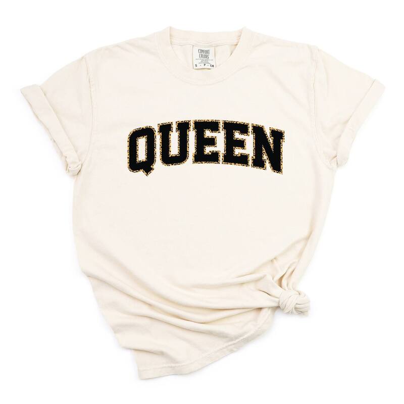 Simply Sage Market レディース トップス ティーシャツ 刷り上げる グラフィック Simply Sage Market Queen Leopard Print - Women\u0027s Garment Dyed Graphic T-Shirt Ivory 象牙色 トップス-Tシャツ・カットソー-レディースファッション