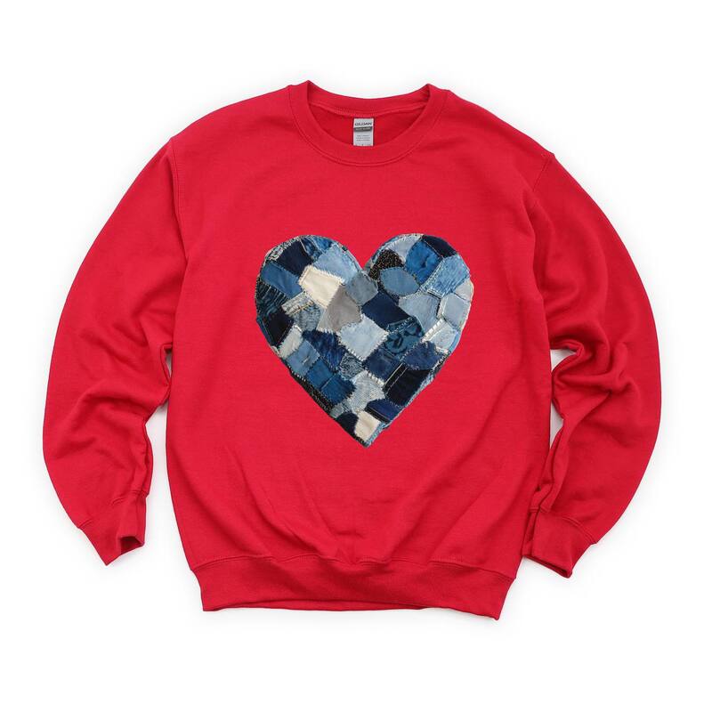 Simply Sage Market レディース トップス Tシャツ プリント スウェット グラフィック Simply Sage Market Demin Heart Print - Women's Graphic Sweatshirt Red レッド|ReVida 店