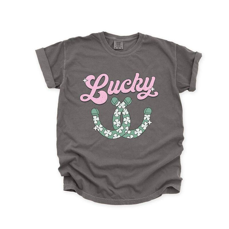 Simply Sage Market レディース トップス ティーシャツ Simply Sage Market Lucky Horseshoes Garment Dyed Tees Pepper トップス-レディースファッション-Tシャツ・カットソー