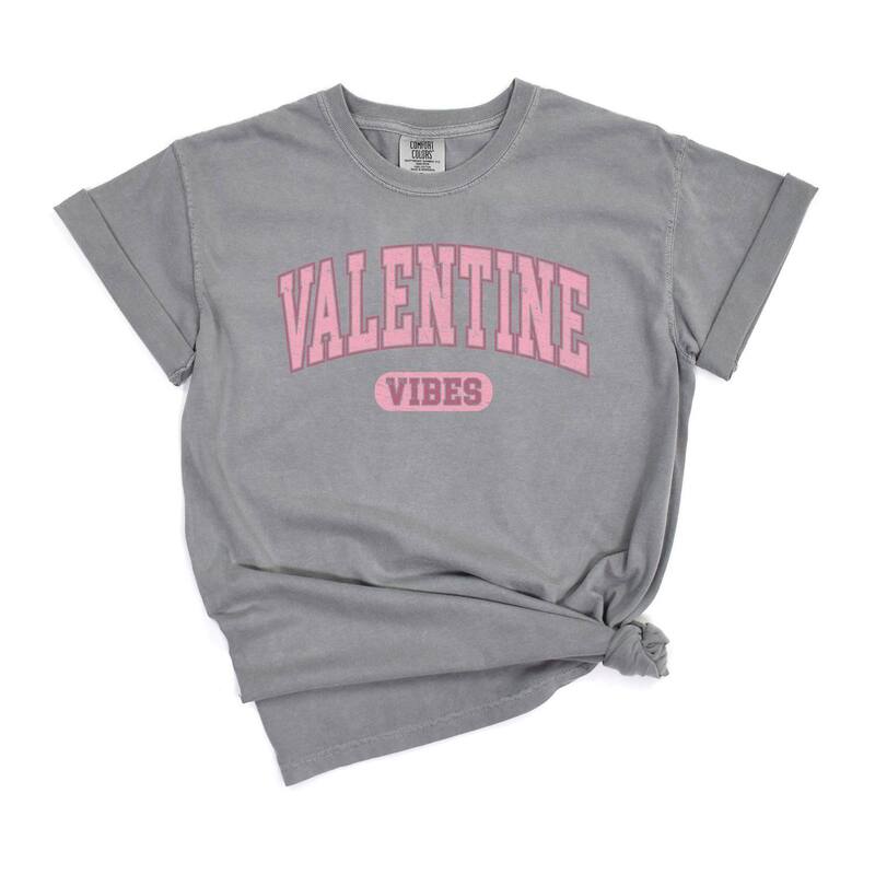 Simply Sage Market レディース トップス ティーシャツ Simply Sage Market Valentine Vibes Distressed Garment Dyed Tees Grey 薄墨色 Tシャツ・カットソー-トップス-レディースファッション