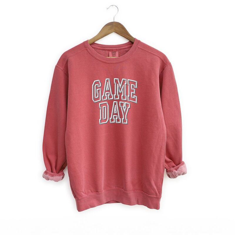 Simply Sage Market レディース トップス Tシャツ スウェット 刺繍 Simply Sage Market Embroidered Game Day Arched Garment Dyed Sweatshirt Crimson クリムゾン