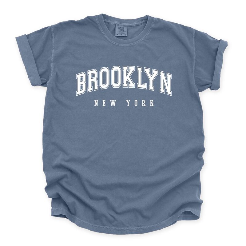 Simply Sage Market レディース トップス ティーシャツ グラフィック Simply Sage Market Brooklynew York - Women\u0027s Garment Dyed Graphic T-Shirt Blue Jean 青色 トップス-Tシャツ・カットソー