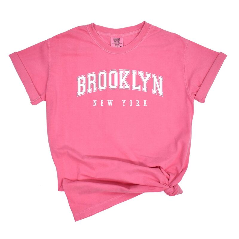 Simply Sage Market レディース トップス ティーシャツ グラフィック Simply Sage Market Brooklynew York - Women\u0027s Garment Dyed Graphic T-Shirt Crunchberry トップス-Tシャツ・カットソー-レディースファッション