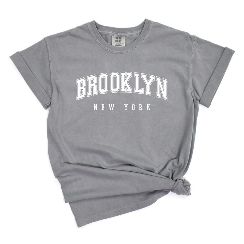Simply Sage Market レディース トップス ティーシャツ グラフィック Simply Sage Market Brooklynew York - Women\u0027s Garment Dyed Graphic T-Shirt Grey 薄墨色 トップス-レディースファッション