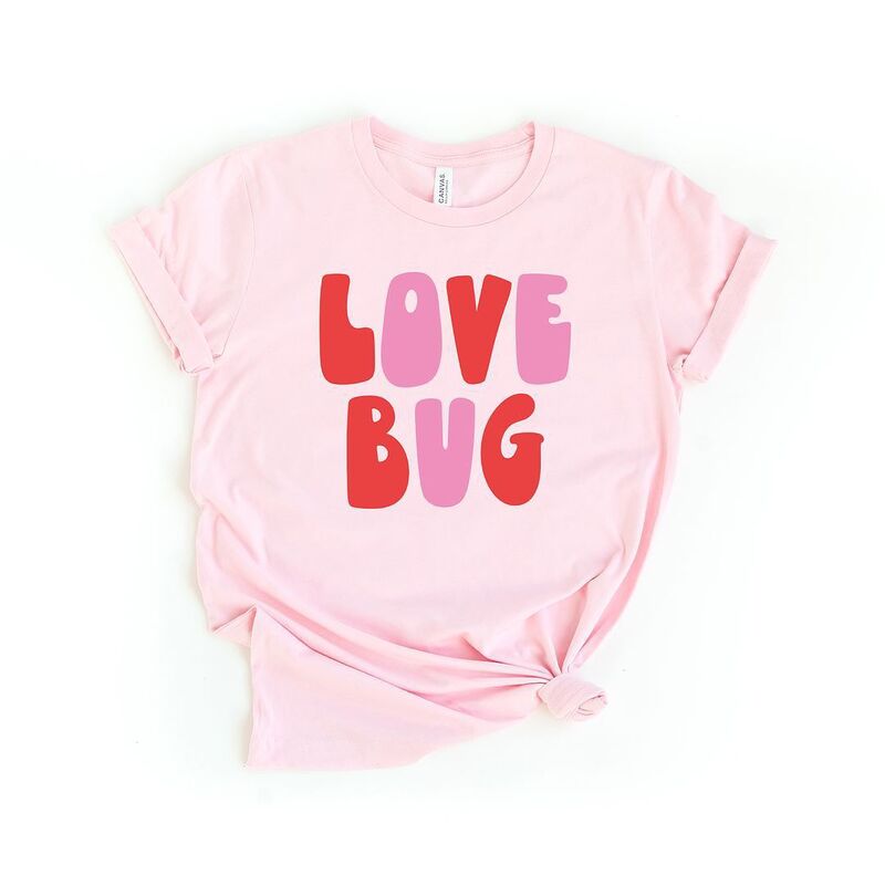 Simply Sage Market レディース トップス Tシャツ グラフィック Simply Sage Market Love Bug Bold Short Sleeve Graphic Tee Pink ピンク