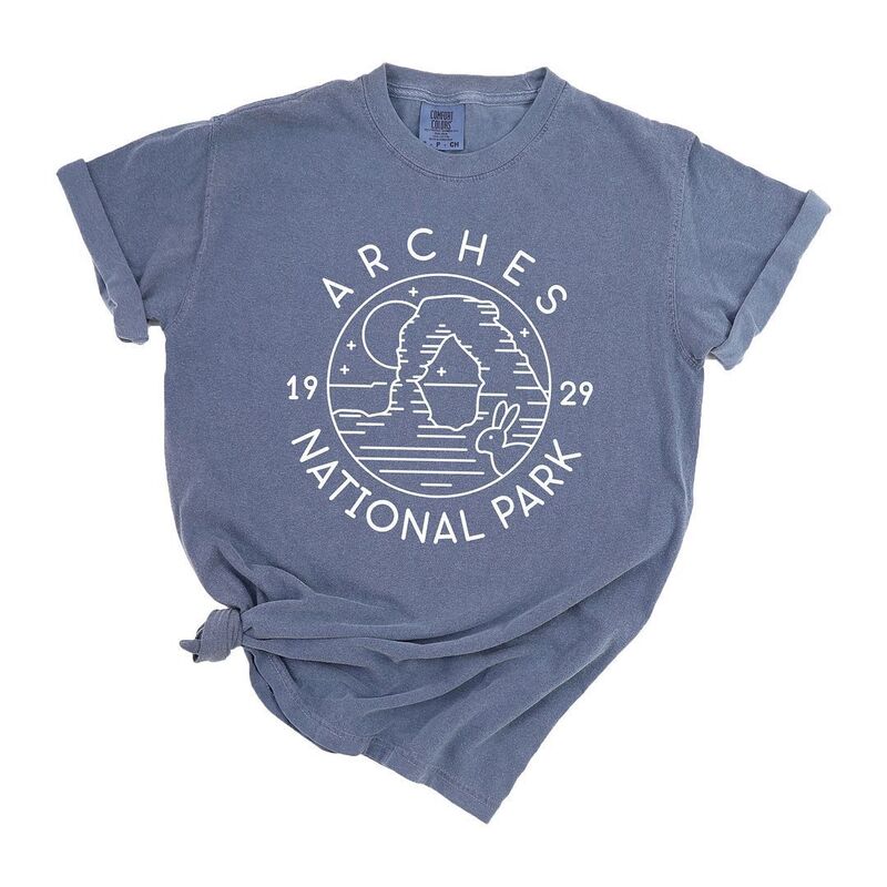 Simply Sage Market レディース トップス ティーシャツ Simply Sage Market Arches National Park Garment Dyed Tees Blue Jean 青色 Tシャツ・カットソー-トップス