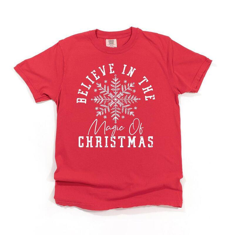 Simply Sage Market レディース トップス ティーシャツ Simply Sage Market Magic Of Christmas Garment Dyed Tees Red 赤いこと トップス-レディースファッション