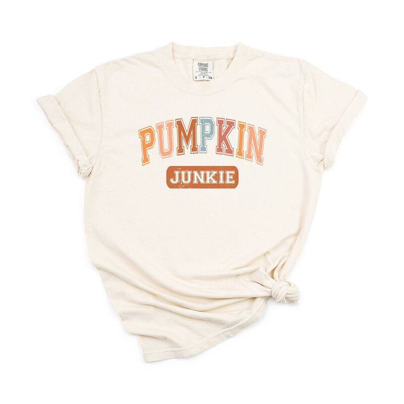 Simply Sage Market レディース トップス ティーシャツ Simply Sage Market Varsity Pumpkin Junkie Garment Dyed Tee Ivory 象牙色 レディースファッション-トップス-Tシャツ・カットソー