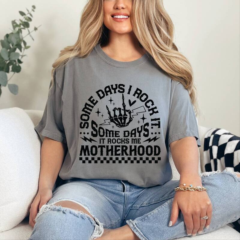 Simply Sage Market レディース トップス ティーシャツ Simply Sage Market I Rock Motherhood Garment Dyed Tee Grey 薄墨色 Tシャツ・カットソー-レディースファッション