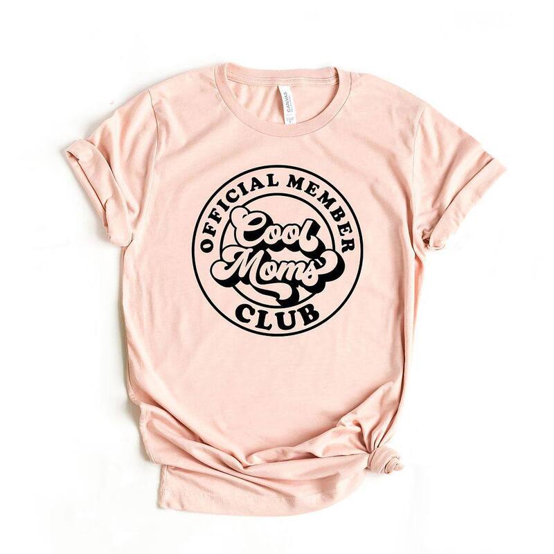 Simply Sage Market レディース トップス Tシャツ グラフィック Simply Sage Market Official Member Cool Moms Club Short Sleeve Graphic Tee Blush ブラッシュ