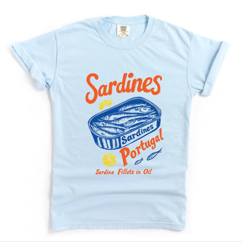 Simply Sage Market レディース トップス Tシャツ グラフィック Simply Sage Market Sardines Portugal - Women's Garment Dyed Graphic T-Shirt Chambray｜ReVida 店