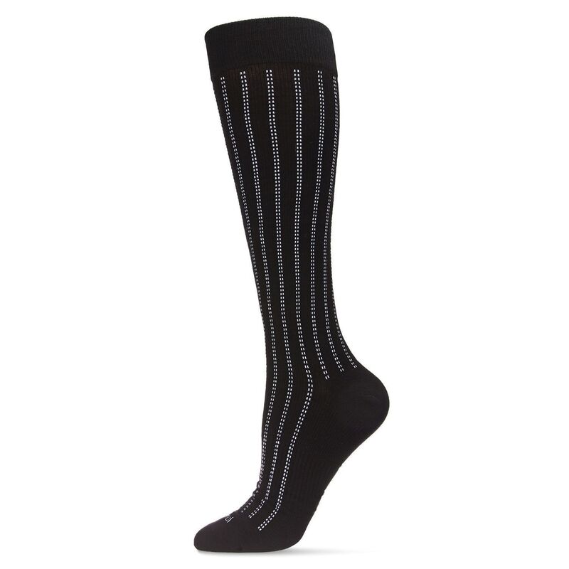 メモイ レディース アンダーお召しもの ソックス 綿織物 MeMoi Women\u0027s Highway Stripe Cotton Blend 15-20mmHgraduated Compression Socks Black 黒いこと