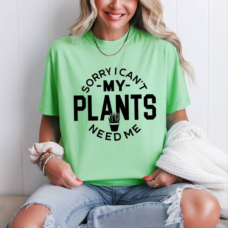 Simply Sage Market レディース トップス ティーシャツ グラフィック Simply Sage Market My Plants Need Me - Women\u0027s Garment Dyed Graphic T-Shirt Reef Tシャツ・カットソー-トップス-レディースファッション