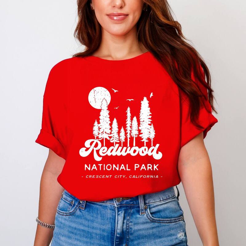 Simply Sage Market レディース トップス ティーシャツ ヴィンテージ Simply Sage Market Vintage Redwood National Park Garment Dyed Tee Red 赤いこと トップス-レディースファッション