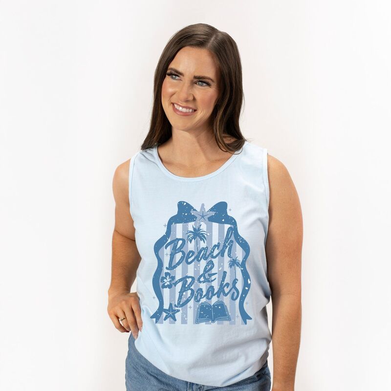 Simply Sage Market レディース トップス ティーシャツ グラフィック Simply Sage Market Beach \u0026 Books Blue - Women\u0027s Garment Dyed Graphic Tank Top Chambray 青色 トップス-Tシャツ・カットソー