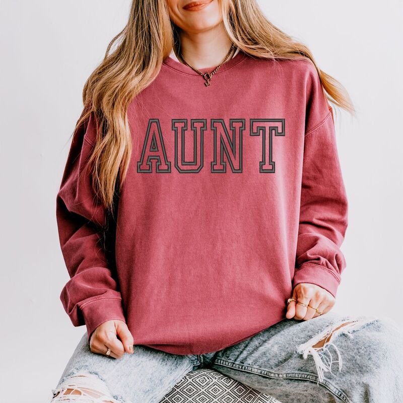 Simply Sage Market レディース トップス プルオーバー 汗水 刺しゅう Simply Sage Market Embroidered Aunt Outline Lightweight Garment Dyed Sweatshirt Crimson クリムゾン
