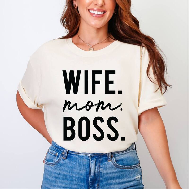 Simply Sage Market レディース トップス ティーシャツ グラフィック Simply Sage Market Wife Mom Boss Block - Women\u0027s Garment Dyed Graphic T-Shirt Ivory 象牙色 レディースファッション-トップス