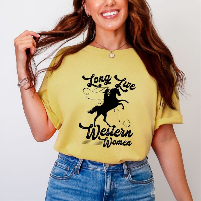 Simply Sage Market レディース トップス ティーシャツ グラフィック Simply Sage Market Long Live Western Women - Women\u0027s Garment Dyed Graphic T-Shirt Mustard 洋芥子 Tシャツ・カットソー-レディースファッション
