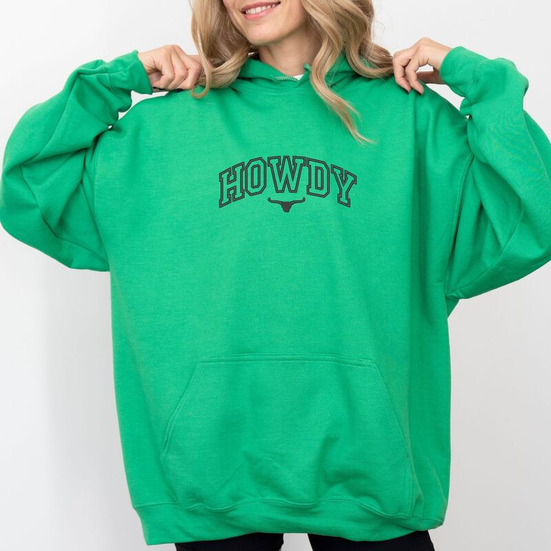 Simply Sage Market レディース トップス プルオーバー 刺しゅう パーカー グラフィック Simply Sage Market Embroidered Howdy Bull Varsity - Women\u0027s Graphic Hoodie Grass