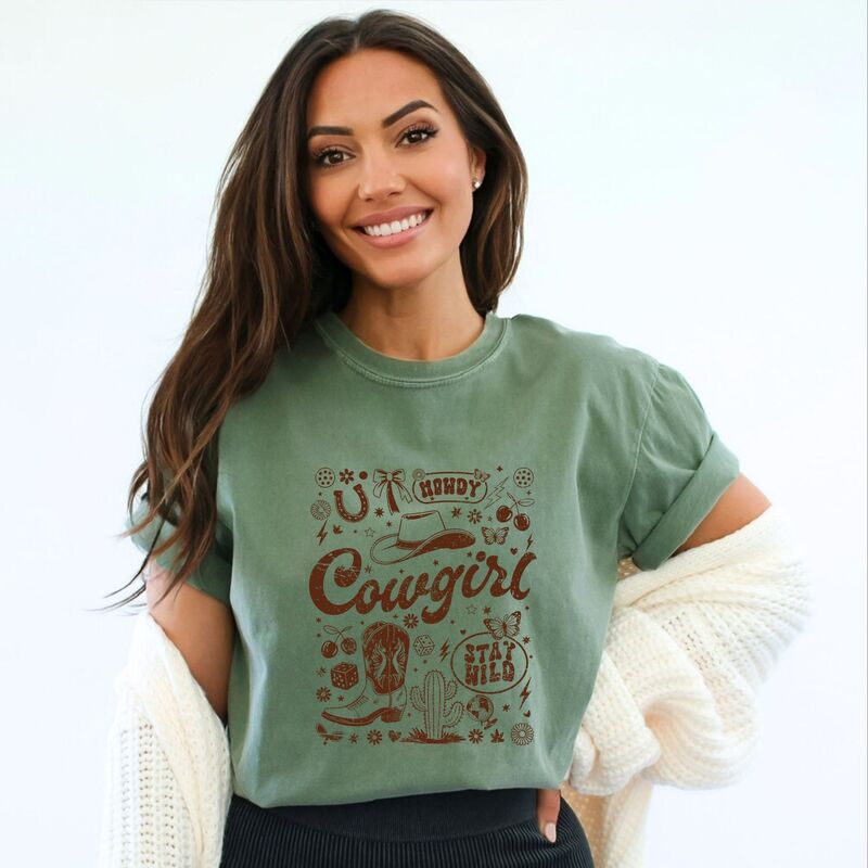 Simply Sage Market レディース トップス Tシャツ グラフィック Simply Sage Market Cowgirl Sketched Icons - Women's Garment Dyed Graphic T-Shirt Moss|ReVida 店