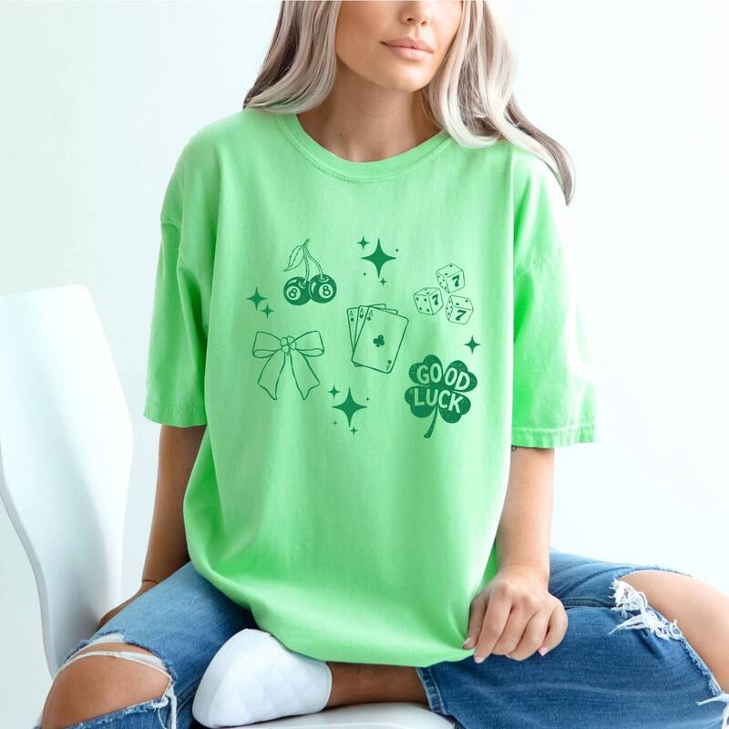 Simply Sage Market レディース トップス Tシャツ グラフィック Simply Sage Market Lucky Iconstars - Women's Garment Dyed Graphic T-Shirt Reef|ReVida 店
