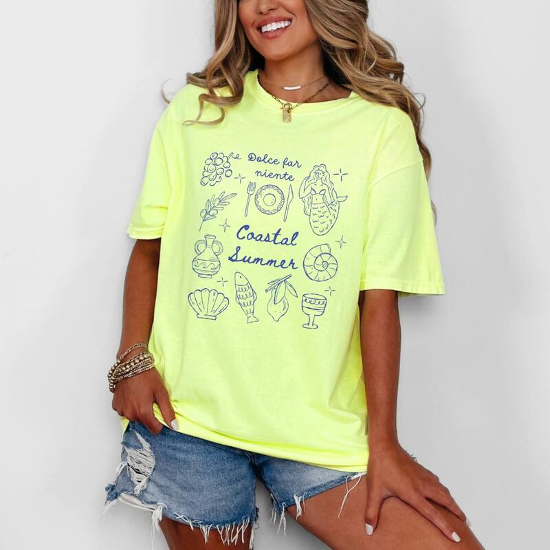 Simply Sage Market レディース トップス Tシャツ グラフィック Simply Sage Market Coastal Summer Sketched Outline - Women's Garment Dyed Graphic T-Shirt Lemon|ReVida 店