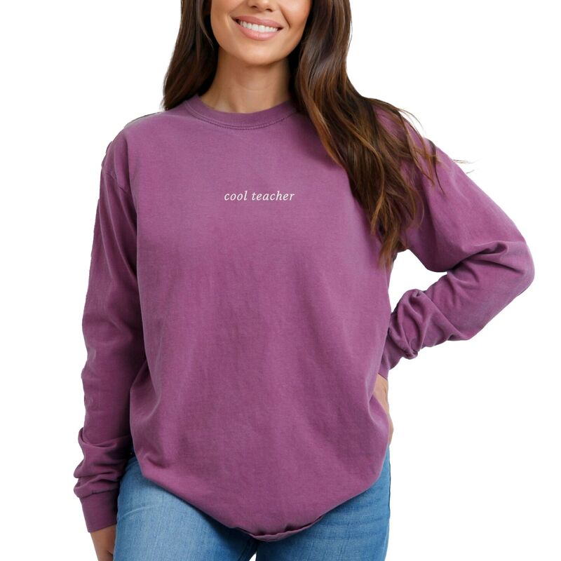 Simply Sage Market レディース トップス プルオーバー 刺しゅう グラフィック Simply Sage Market Embroidered Cool Teacher - Women\u0027s Garment Dyed Long Sleeve Graphic T-Shirt Berry
