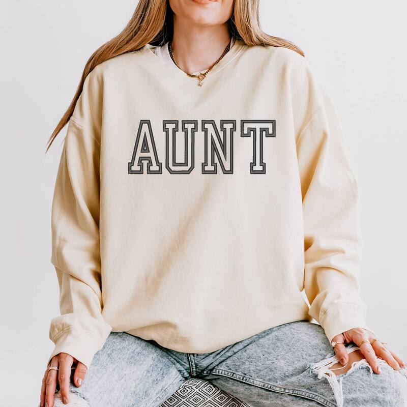Simply Sage Market レディース トップス プルオーバー 汗水 刺しゅう Simply Sage Market Embroidered Aunt Outline Lightweight Garment Dyed Sweatshirt Ivory 象牙色